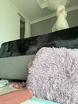 Snapshot of emiss_ chatting on January 15, 3:18 pm emiss online show from January 15, 3:18 pm