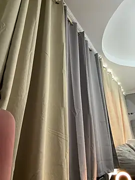 Snapshot of emiss_ chatting on February 27, 1:49 pm emiss online show from February 27, 1:49 pm