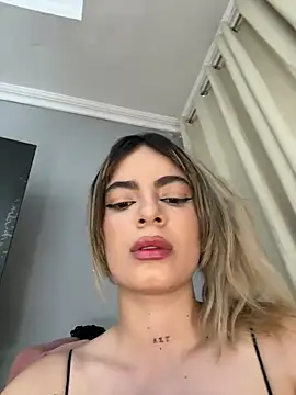 Snapshot of emiss_ chatting on February 28, 3:15 pm emiss online show from February 28, 3:15 pm