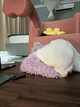 Snapshot of emiss_ chatting on March 1, 10:31 pm emiss online show from March 1, 10:31 pm