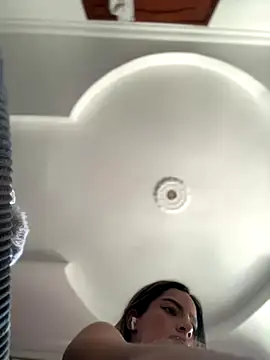 Snapshot of emiss_ chatting on October 21, 3:24 pm emiss online show from October 21, 3:24 pm