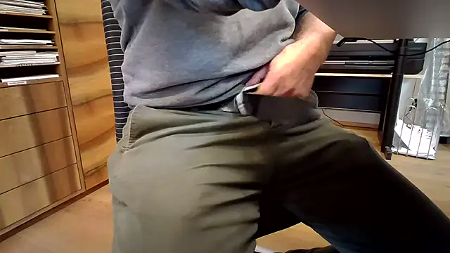 Snapshot of 10_1992 chatting on October 22, 10:37 am 10 1992 online show from October 22, 10:37 am