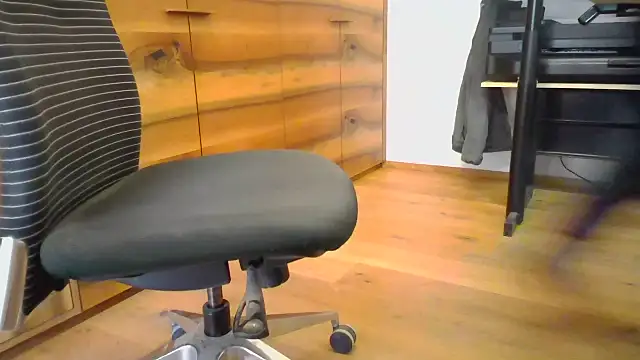 Snapshot of 10_1992 chatting on November 28, 12:30 pm 10 1992 online show from November 28, 12:30 pm