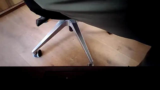 Snapshot of 10_1992 chatting on December 18, 10:10 am 10 1992 online show from December 18, 10:10 am