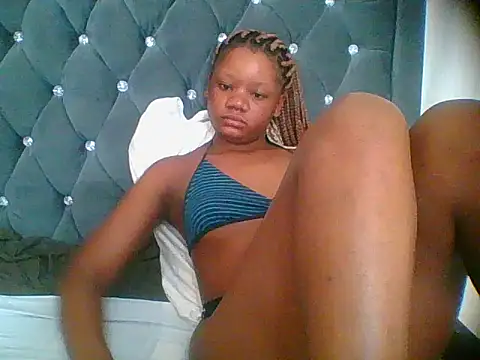 Snapshot of HotJeylee chatting on January 6, 7:23 am HotJeylee online show from January 6, 7:23 am