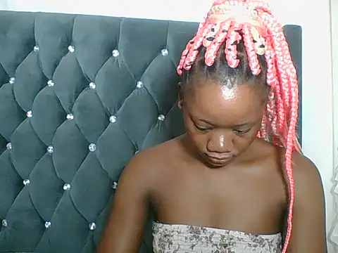 Snapshot of HotJeylee chatting on February 10, 12:48 am HotJeylee online show from February 10, 12:48 am