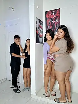 royalgirls x online show from February 3, 1:15 am