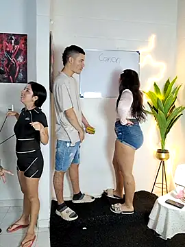 royalgirls x online show from March 3, 2:07 am