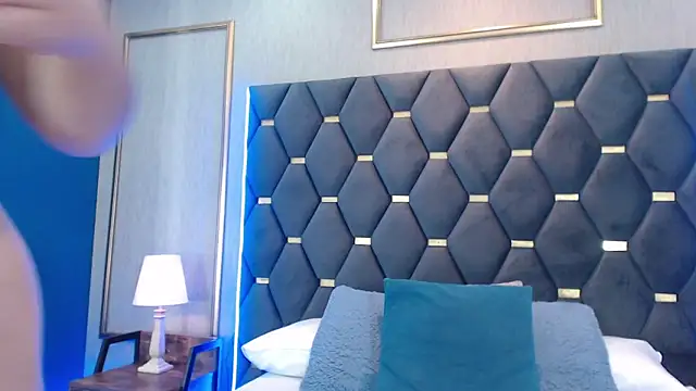 ThaniaJones online show from December 3, 12:03 pm