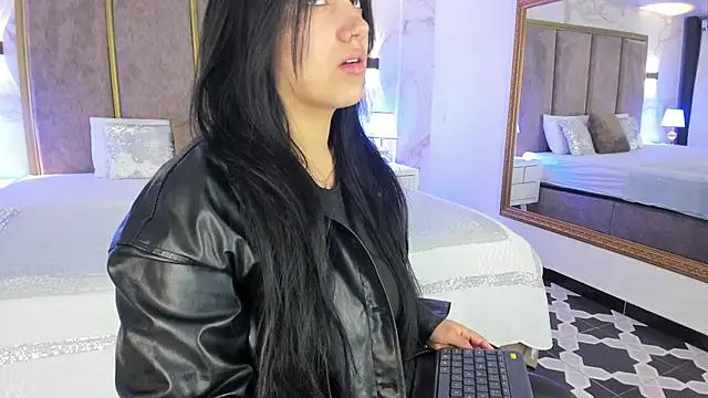 PaulinaDuarte online show from October 26, 10:10 am