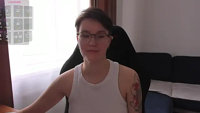 Snapshot of JessieFlower chatting on April 18, 8:07 am JessieFlower online show from April 18, 8:07 am