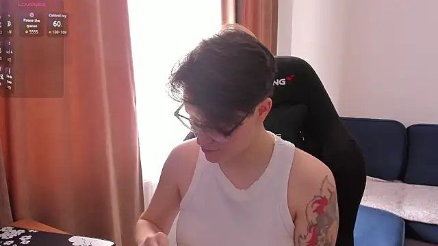 Snapshot of JessieFlower chatting on April 25, 7:44 am JessieFlower online show from April 25, 7:44 am
