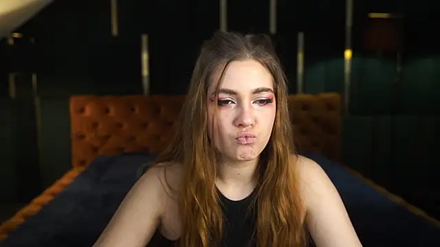 Snapshot of Grace_Fantasy chatting on December 6, 11:57 pm Grace Fantasy online show from December 6, 11:57 pm