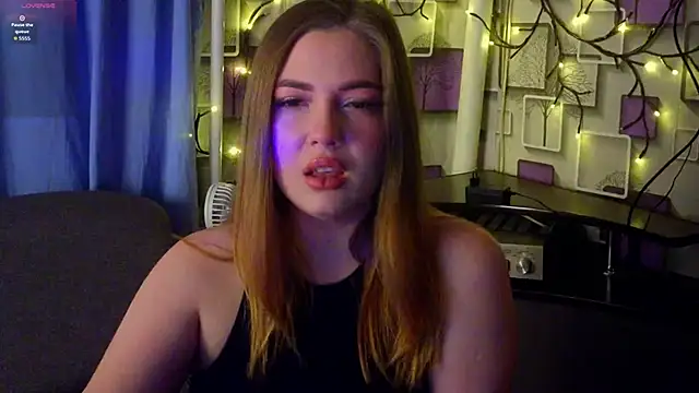 Snapshot of Grace_Fantasy chatting on October 23, 10:19 pm Grace Fantasy online show from October 23, 10:19 pm