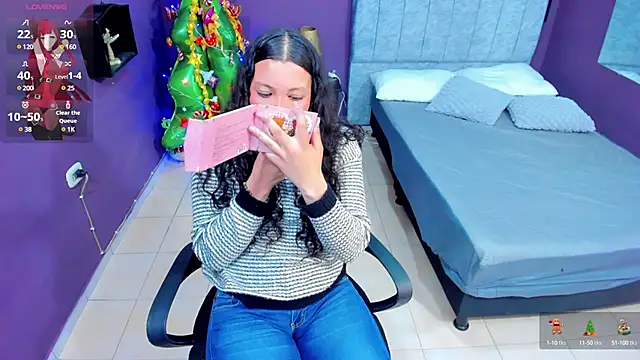 Snapshot of Lana_stone_ chatting on December 10, 7:47 am Lana stone online show from December 10, 7:47 am