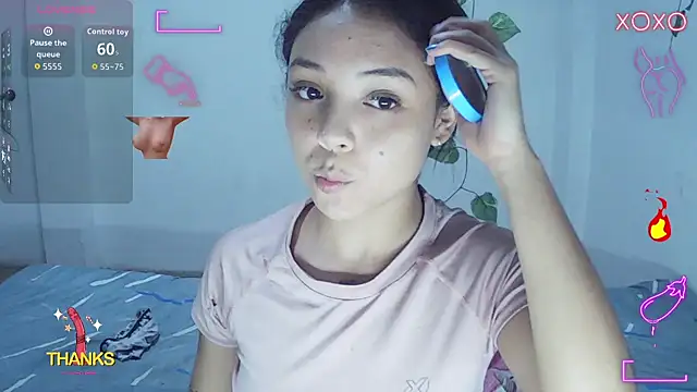 Snapshot of linzeysmith4 chatting on October 2, 2:29 am linzeysmith4 online show from October 2, 2:29 am