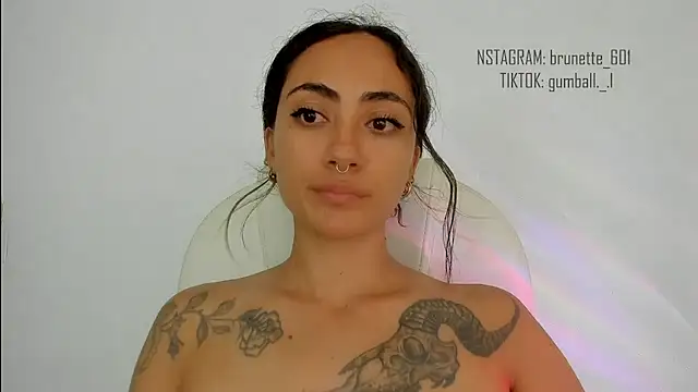 Snapshot of paula_brunette chatting on December 4, 4:10 am paula brunette online show from December 4, 4:10 am