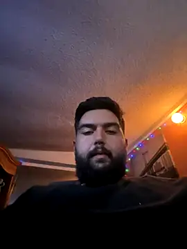 Snapshot of bigdickgio6923 chatting on November 11, 5:40 am bigdickgio6923 online show from November 11, 5:40 am