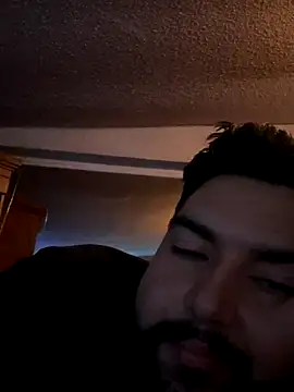 Snapshot of bigdickgio6923 chatting on November 19, 12:32 am bigdickgio6923 online show from November 19, 12:32 am