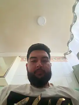 Snapshot of bigdickgio6923 chatting on April 16, 10:45 pm bigdickgio6923 online show from April 16, 10:45 pm