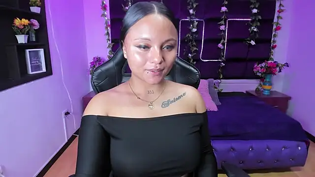 Snapshot of sweelanna__ chatting on December 10, 7:47 am sweelanna   online show from December 10, 7:47 am