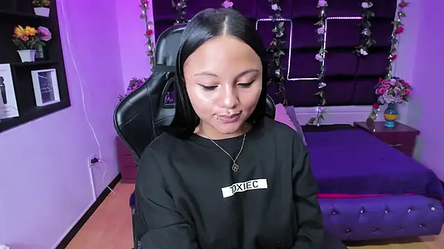 Snapshot of sweelanna__ chatting on December 20, 9:43 am sweelanna   online show from December 20, 9:43 am