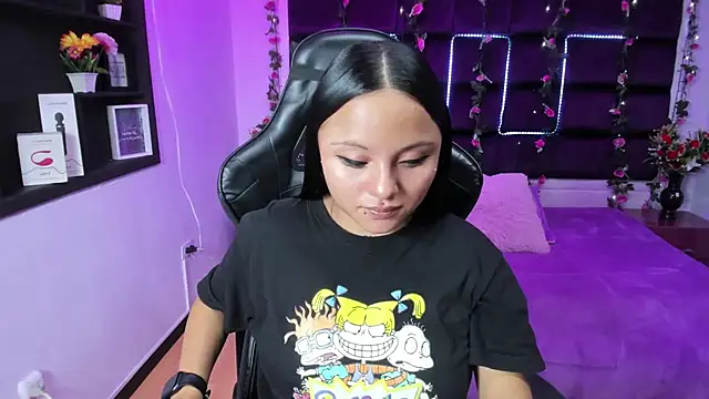 Snapshot of sweelanna__ chatting on January 22, 6:42 am sweelanna   online show from January 22, 6:42 am