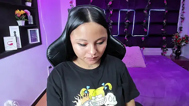 Snapshot of sweelanna__ chatting on January 22, 9:46 am sweelanna   online show from January 22, 9:46 am