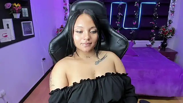 Snapshot of sweelanna__ chatting on February 7, 8:44 am sweelanna   online show from February 7, 8:44 am