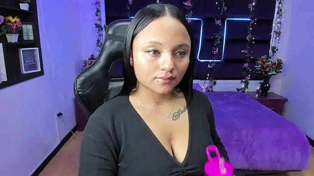 Snapshot of sweelanna__ chatting on February 12, 6:29 am sweelanna   online show from February 12, 6:29 am