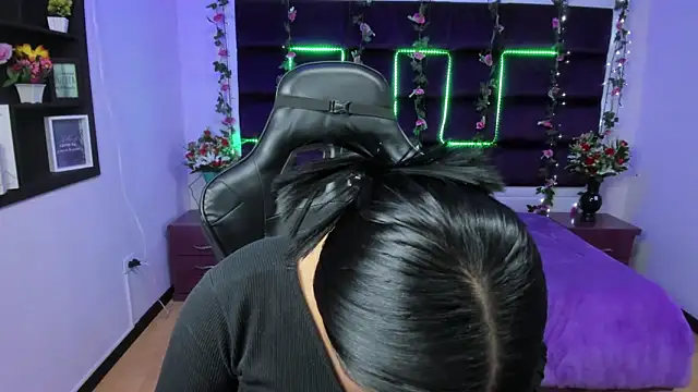 Snapshot of sweelanna__ chatting on February 12, 9:31 am sweelanna   online show from February 12, 9:31 am