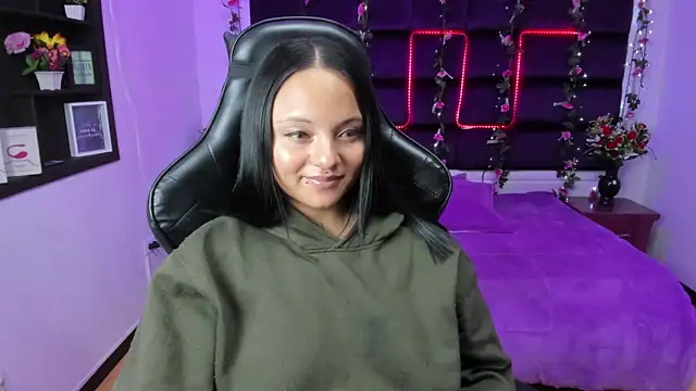 Snapshot of sweelanna__ chatting on February 16, 5:15 am sweelanna   online show from February 16, 5:15 am