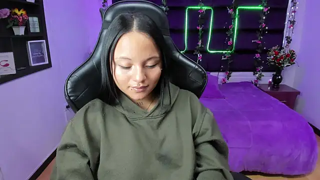 Snapshot of sweelanna__ chatting on February 16, 8:54 am sweelanna   online show from February 16, 8:54 am