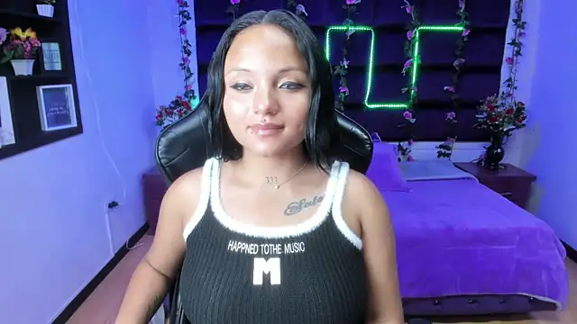 Snapshot of sweelanna__ chatting on March 2, 6:37 am sweelanna   online show from March 2, 6:37 am