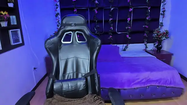 Snapshot of sweelanna__ chatting on March 11, 1:59 am sweelanna   online show from March 11, 1:59 am