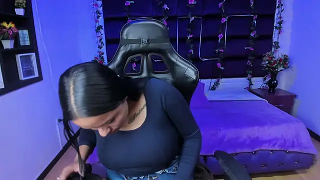 Snapshot of sweelanna__ chatting on March 11, 7:26 am sweelanna   online show from March 11, 7:26 am