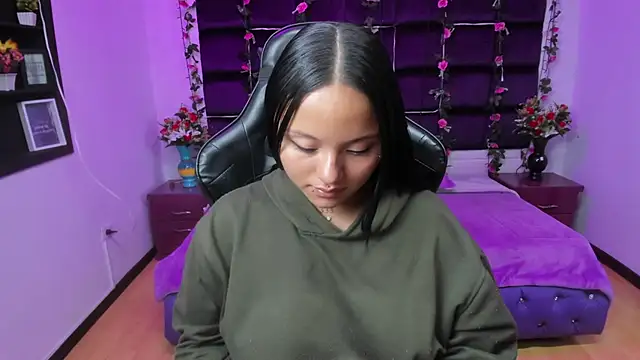 Snapshot of sweelanna__ chatting on March 15, 6:14 am sweelanna   online show from March 15, 6:14 am