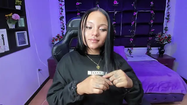 Snapshot of sweelanna__ chatting on March 20, 8:09 am sweelanna   online show from March 20, 8:09 am