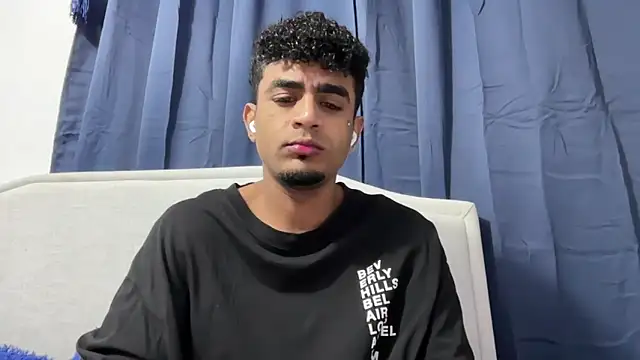 dominic brandd23 online show from October 22, 9:09 am