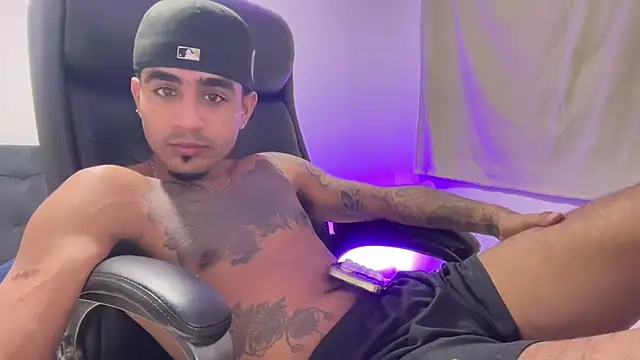 dominic brandd23 online show from March 7, 5:04 am