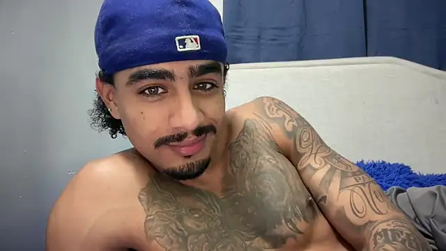 Snapshot of dominic_brandd23 chatting on May 20, 2:51 am dominic brandd23 online show from May 20, 2:51 am