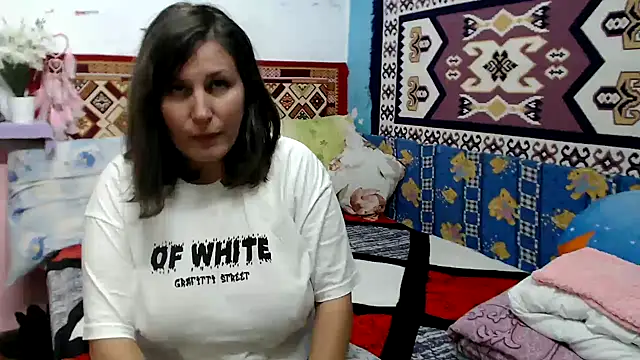 Snapshot of AdelineBlueEyes chatting on October 19, 9:32 am AdelineBlueEyes online show from October 19, 9:32 am