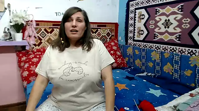 Snapshot of AdelineBlueEyes chatting on November 3, 8:48 am AdelineBlueEyes online show from November 3, 8:48 am