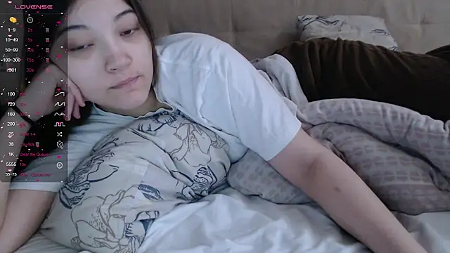 Snapshot of AlisaDevis chatting on March 1, 7:21 am AlisaDevis online show from March 1, 7:21 am