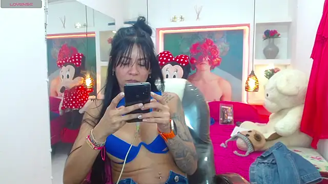 lorenapinto online show from February 25, 12:14 am