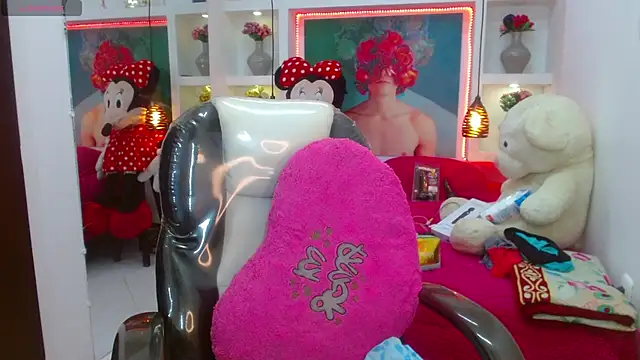 lorenapinto online show from February 25, 9:57 pm