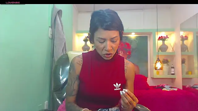 lorenapinto online show from May 21, 1:34 am