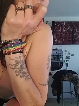 freyamoret online show from April 28, 3:28 pm