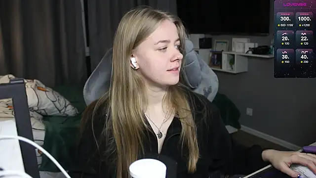 candy maggie online show from December 5, 6:22 pm