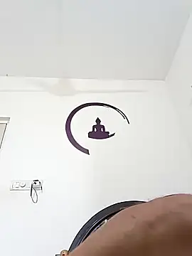 Snapshot of julywwrt chatting on December 20, 5:14 am julywwrt online show from December 20, 5:14 am